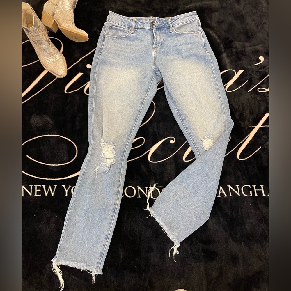 Woman’s- light Blue Jeans- 26